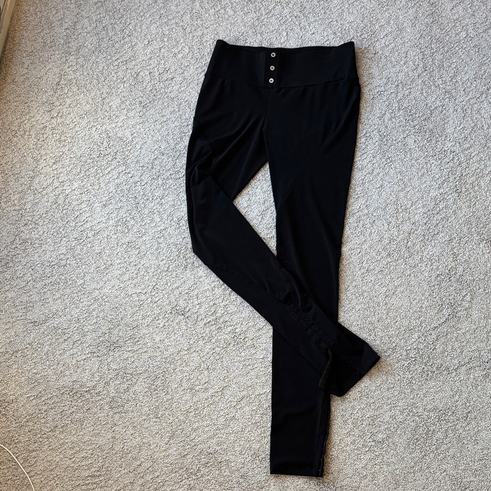 Elizabeth and James Black Fabric Blend leggings